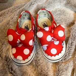 Minnie Mouse bow vans